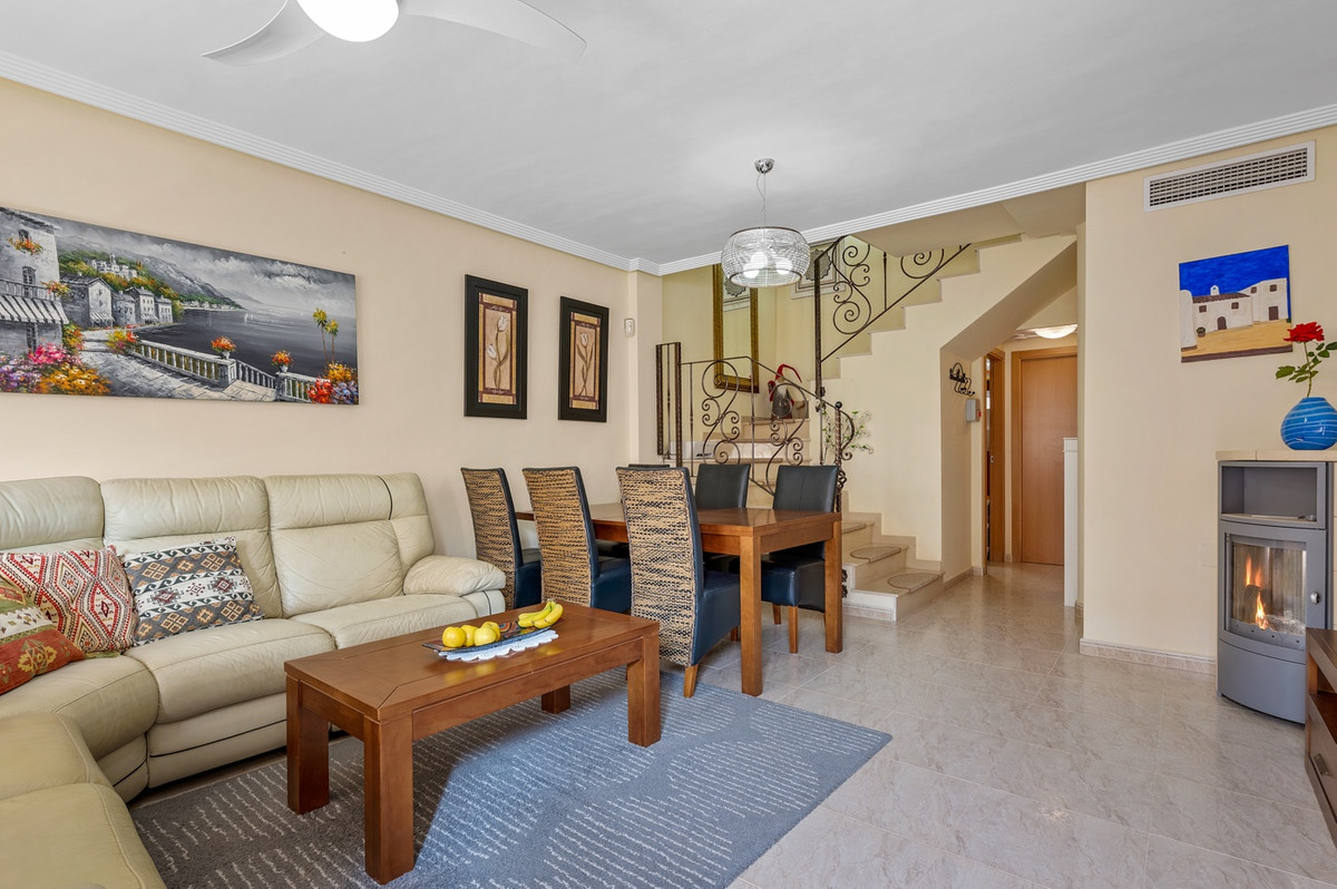 For sale - 3 Bedroom 2 Bathroom House - Townhouse in Orihuela - Villamartin  - Alicante