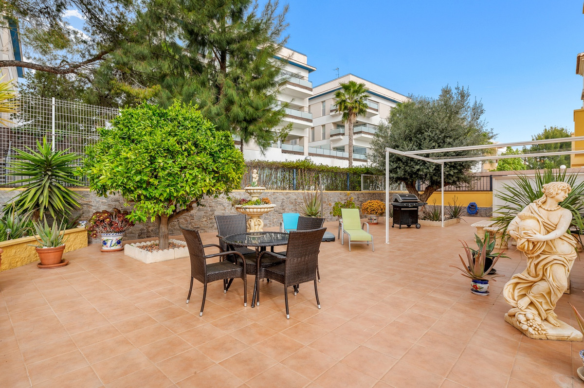 For sale - 3 Bedroom 2 Bathroom House - Townhouse in Orihuela - Villamartin  - Alicante