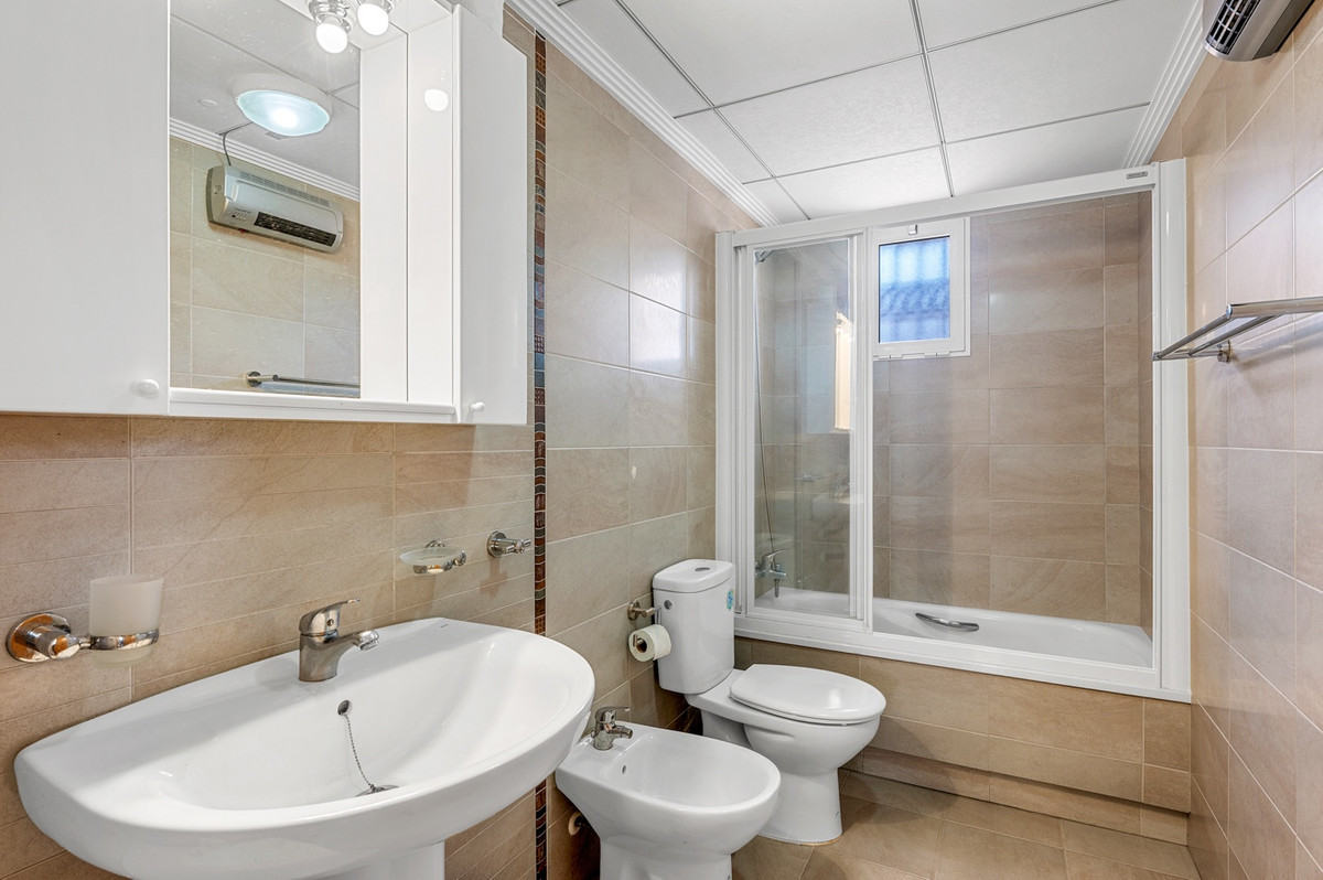 For sale - 3 Bedroom 2 Bathroom House - Townhouse in Orihuela - Villamartin  - Alicante