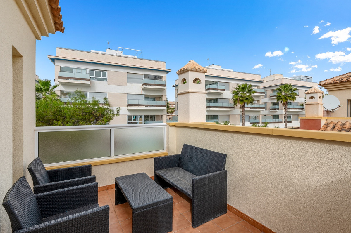 For sale - 3 Bedroom 2 Bathroom House - Townhouse in Orihuela - Villamartin  - Alicante