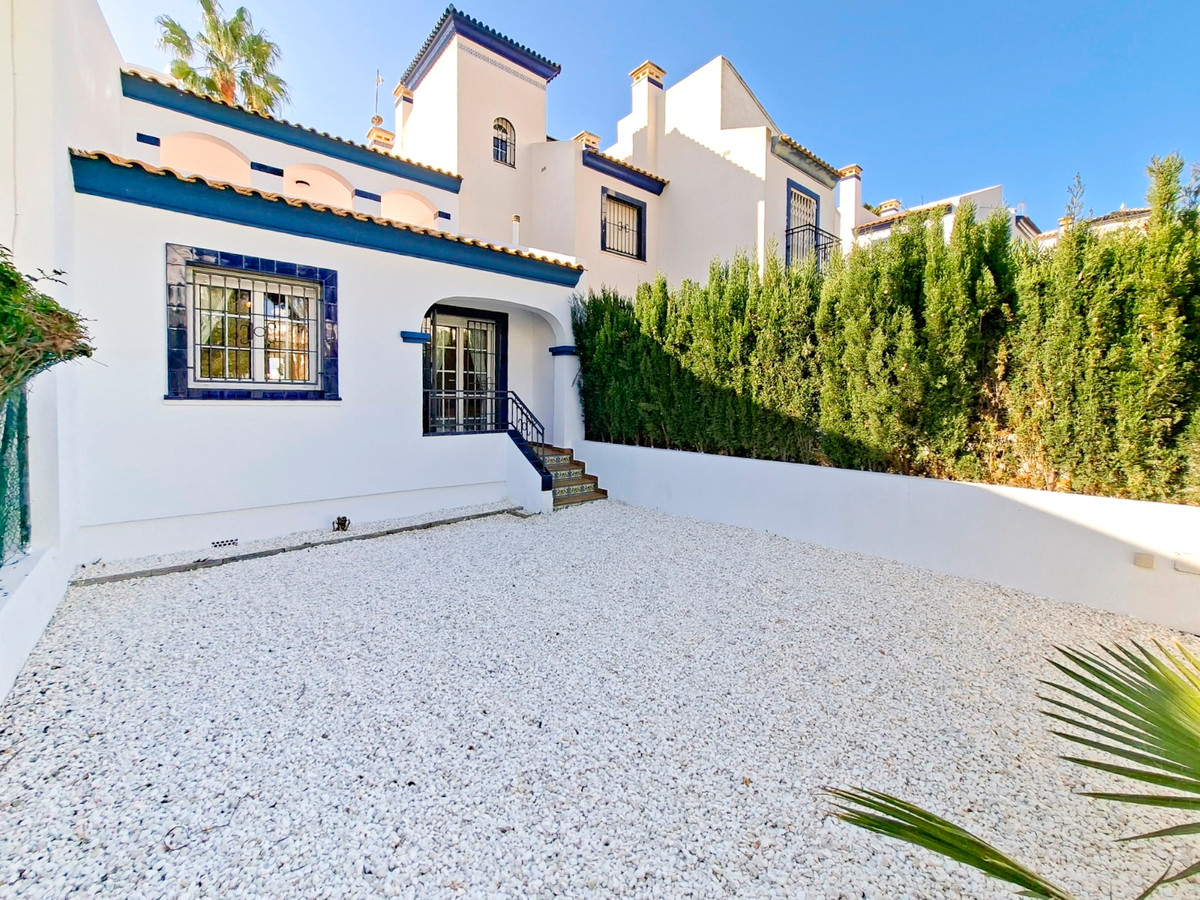 For sale - 2 Bedroom 1 Bathroom House - Townhouse in Orihuela - Villamartin  - Alicante