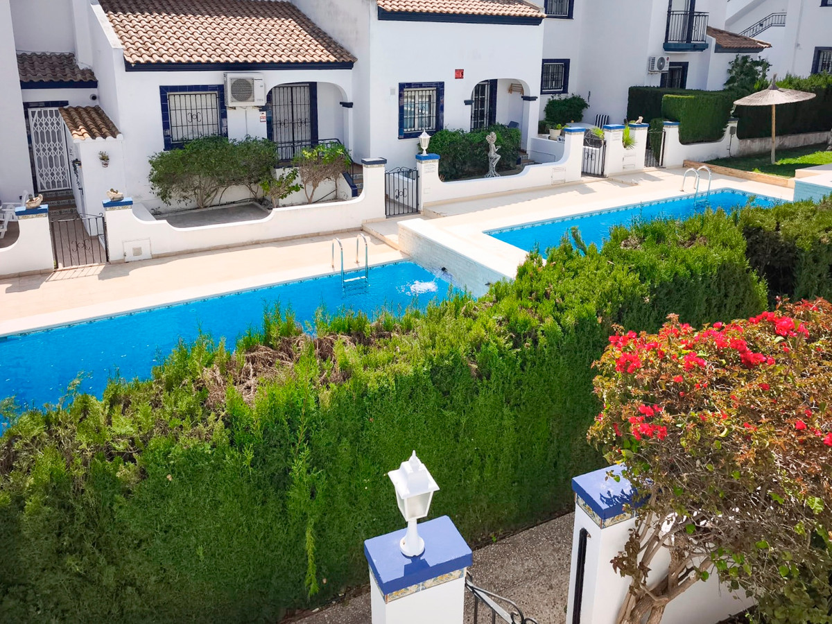 For sale - 2 Bedroom 1 Bathroom House - Townhouse in Orihuela - Villamartin  - Alicante