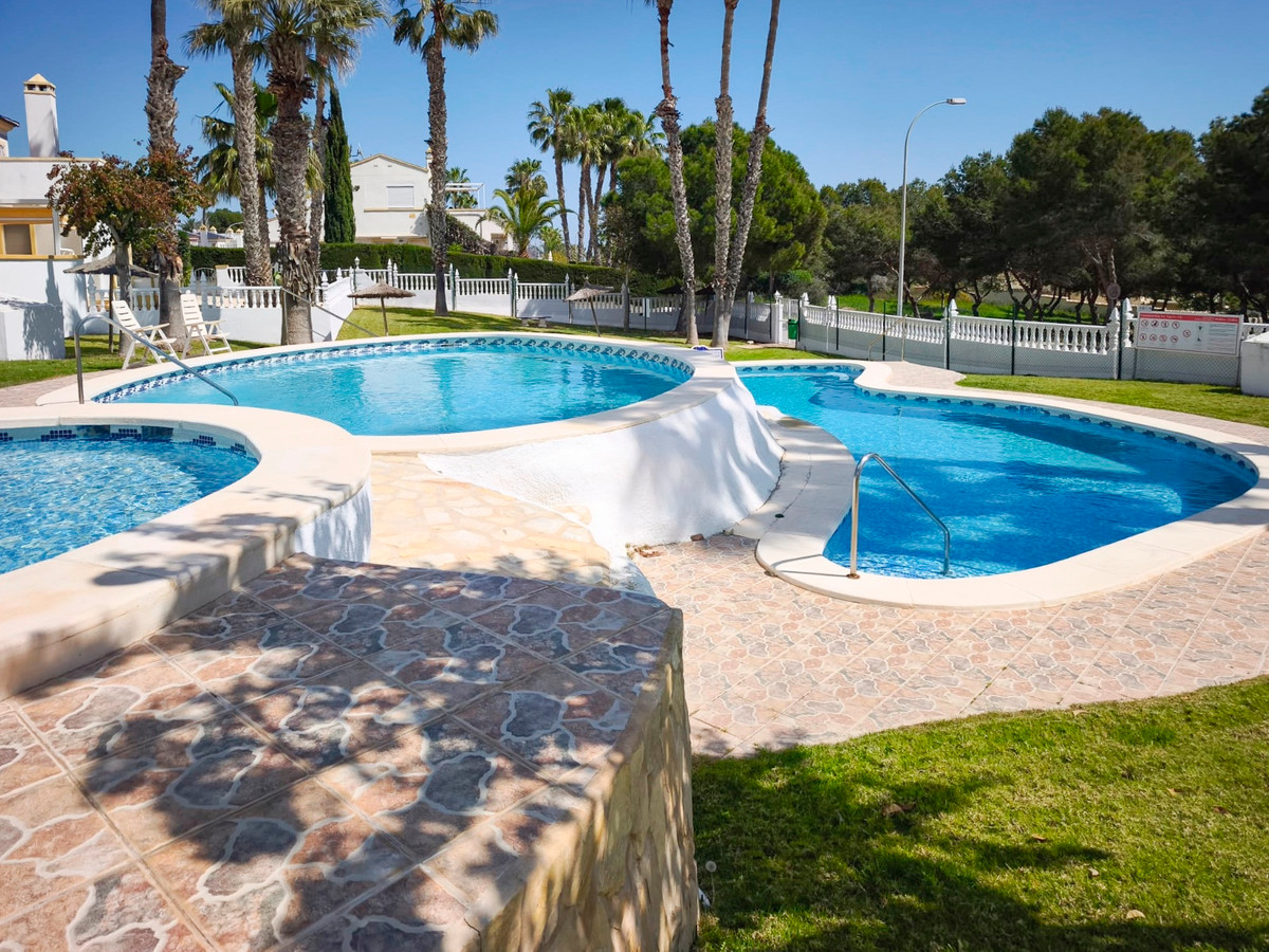 For sale - 2 Bedroom 1 Bathroom House - Townhouse in Orihuela - Villamartin  - Alicante