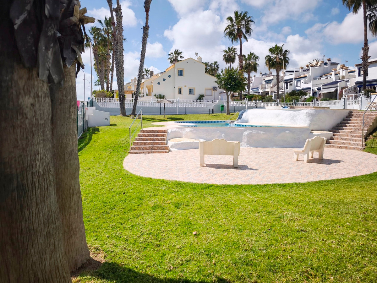 For sale - 2 Bedroom 1 Bathroom House - Townhouse in Orihuela - Villamartin  - Alicante
