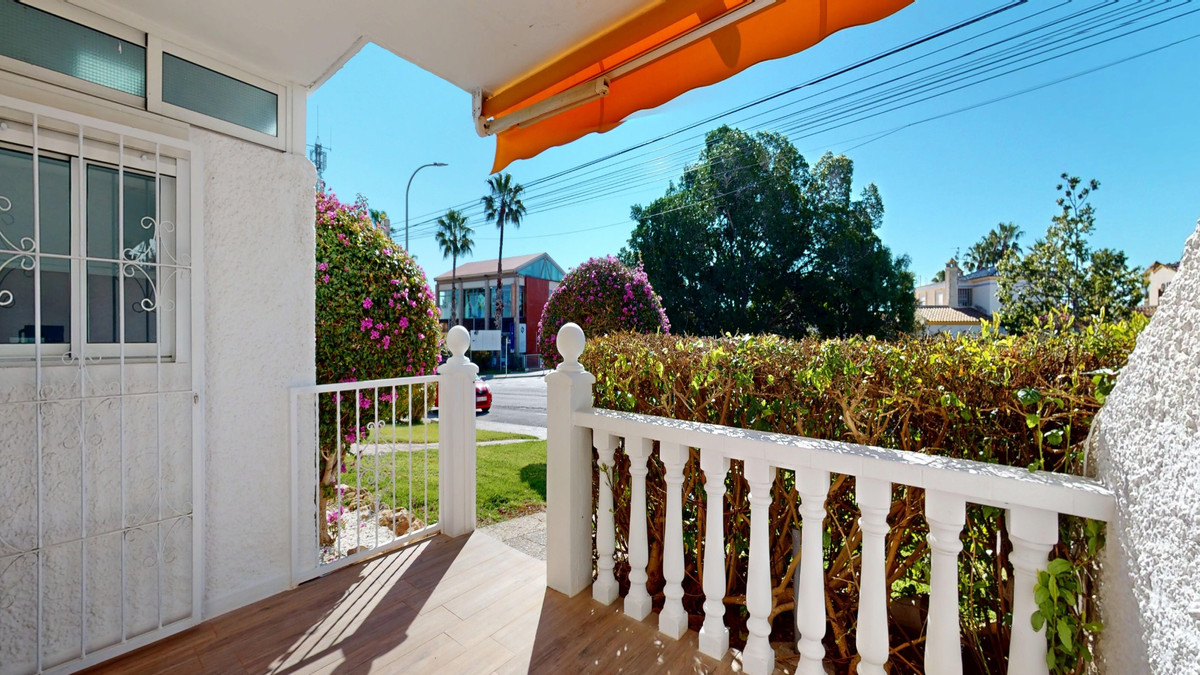 For sale - 2 Bedroom 1 Bathroom House - Bungalow in Orihuela - Villamartin  - Alicante