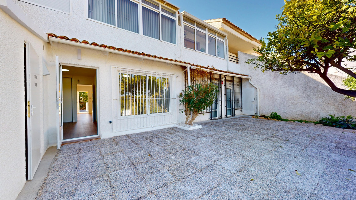 For sale - 2 Bedroom 1 Bathroom House - Bungalow in Orihuela - Villamartin  - Alicante