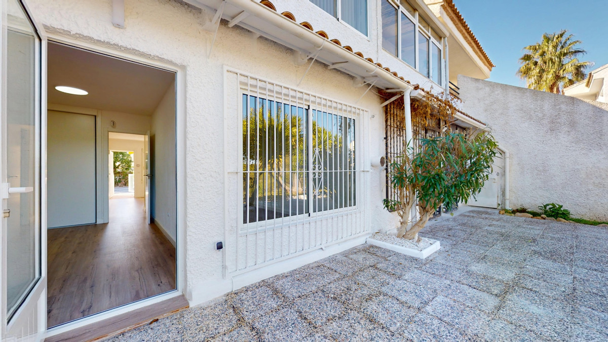 For sale - 2 Bedroom 1 Bathroom House - Bungalow in Orihuela - Villamartin  - Alicante