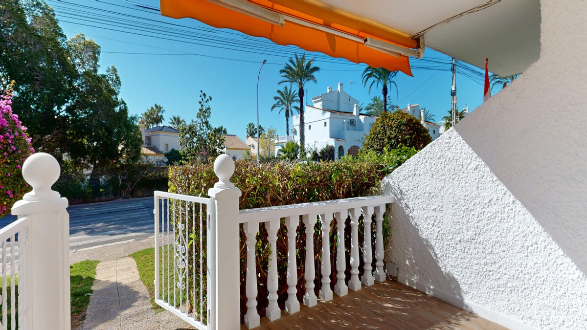 For sale - 2 Bedroom 1 Bathroom House - Bungalow in Orihuela - Villamartin  - Alicante