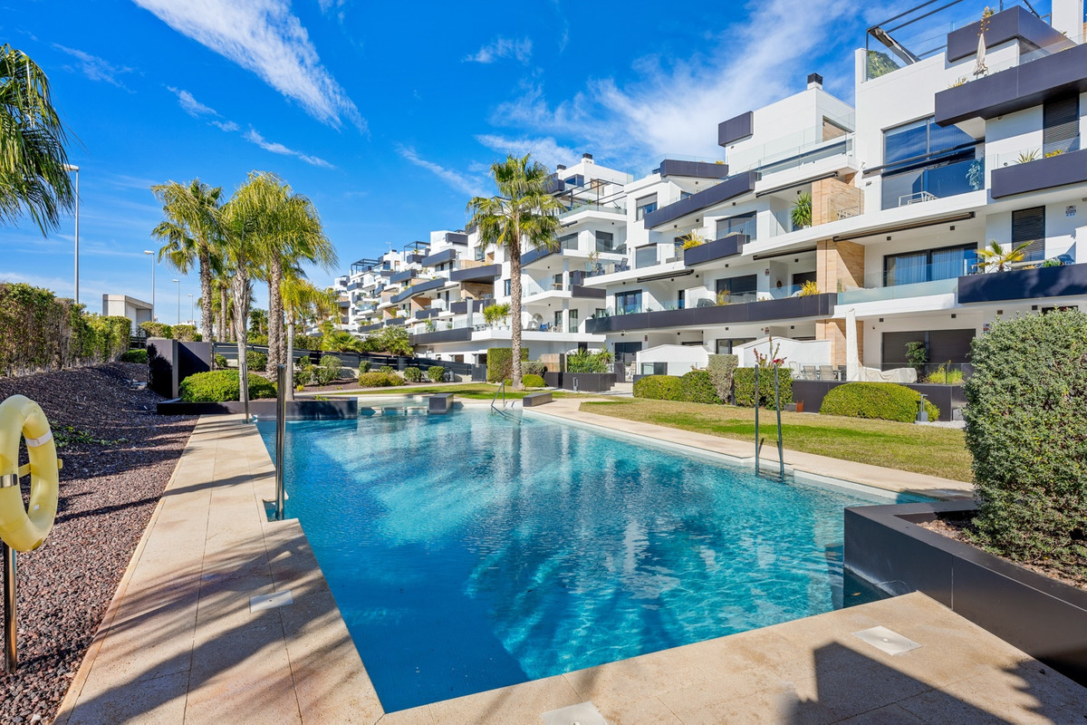 For sale - 3 Bedroom 2 Bathroom Apartment - Penthouse in Orihuela - Villamartin  - Alicante