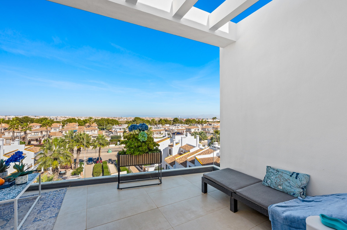 For sale - 3 Bedroom 2 Bathroom Apartment - Penthouse in Orihuela - Villamartin  - Alicante