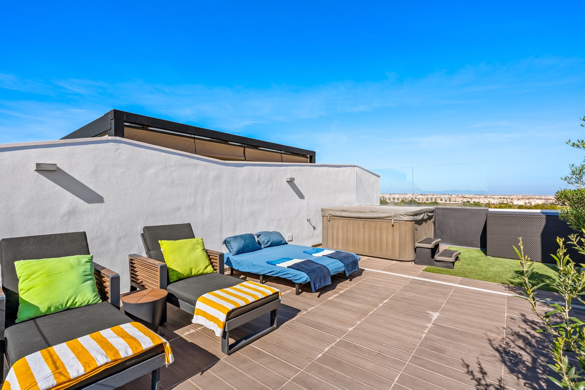 For sale - 3 Bedroom 2 Bathroom Apartment - Penthouse in Orihuela - Villamartin  - Alicante