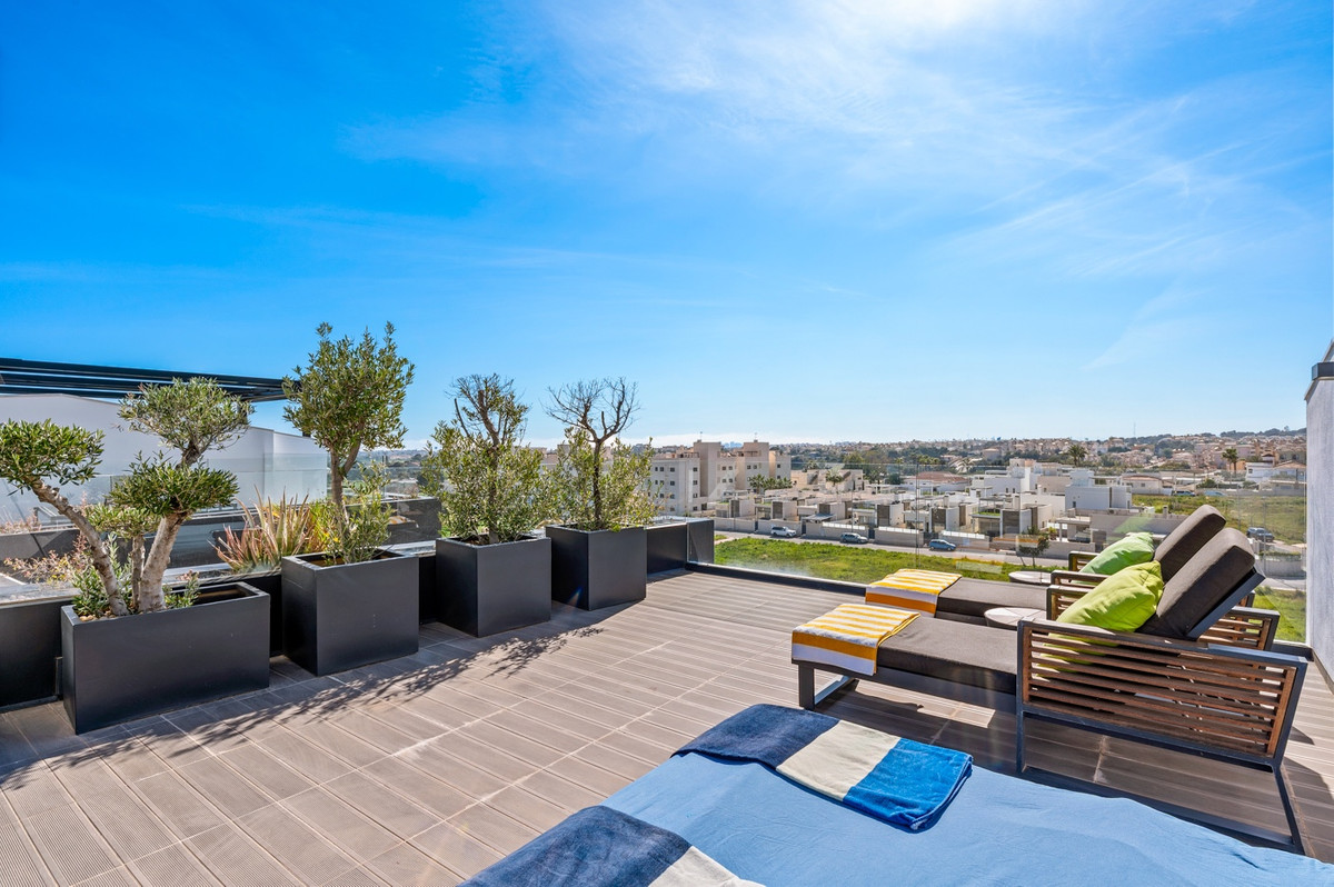 For sale - 3 Bedroom 2 Bathroom Apartment - Penthouse in Orihuela - Villamartin  - Alicante