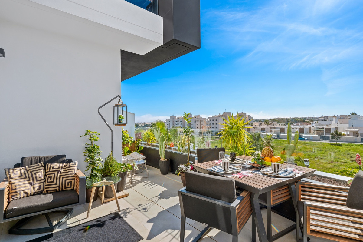 For sale - 3 Bedroom 2 Bathroom Apartment - Penthouse in Orihuela - Villamartin  - Alicante