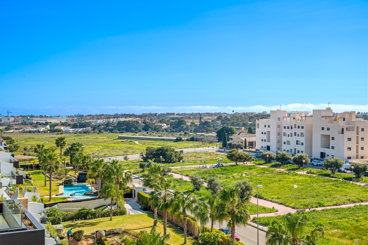 For sale - 3 Bedroom 2 Bathroom Apartment - Penthouse in Orihuela - Villamartin  - Alicante