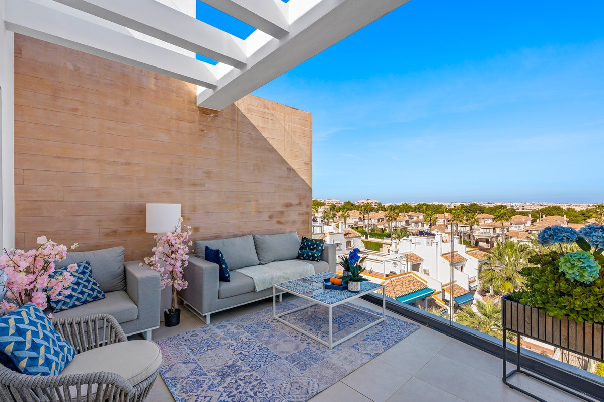 For sale - 3 Bedroom 2 Bathroom Apartment - Penthouse in Orihuela - Villamartin  - Alicante