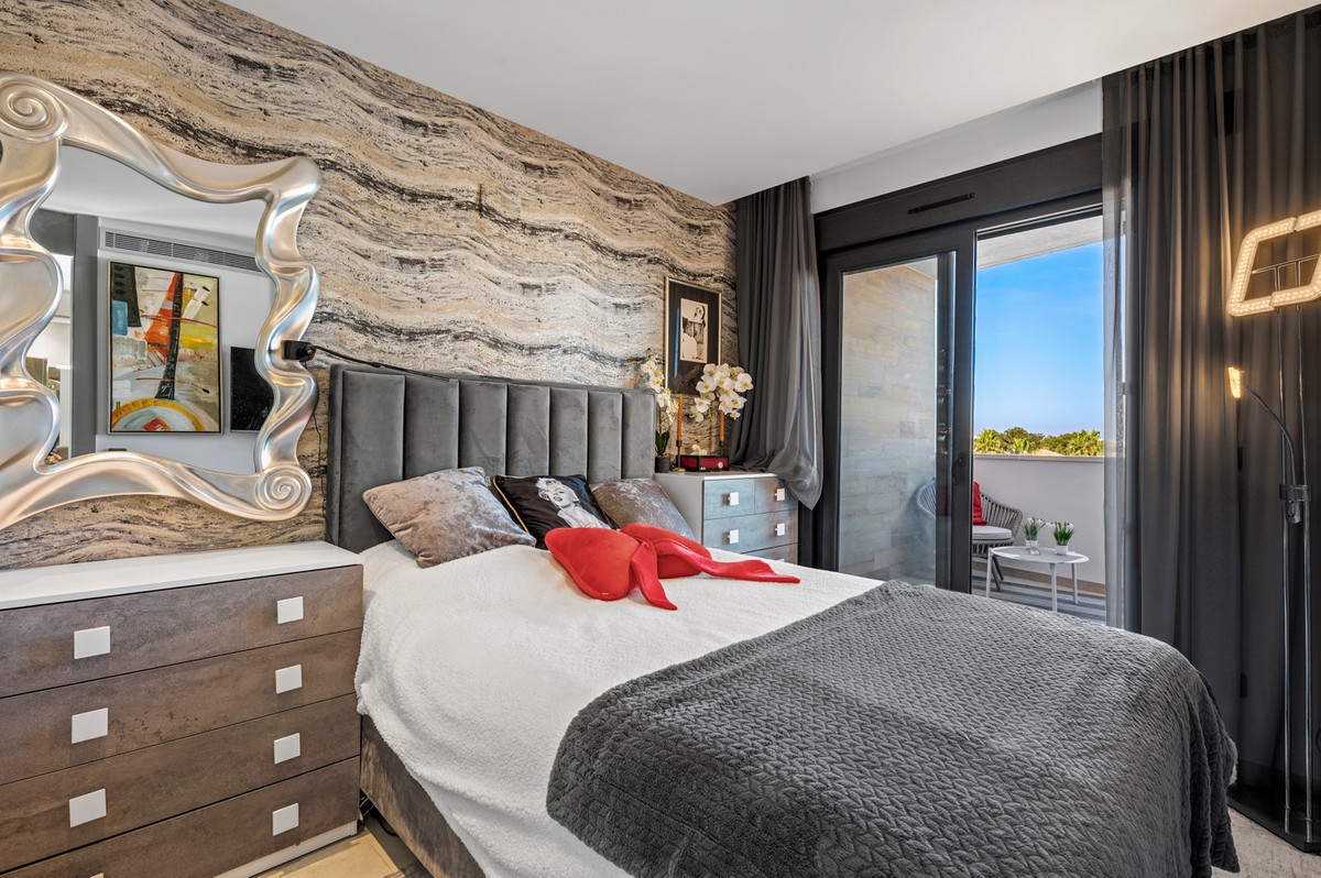 For sale - 3 Bedroom 2 Bathroom Apartment - Penthouse in Orihuela - Villamartin  - Alicante