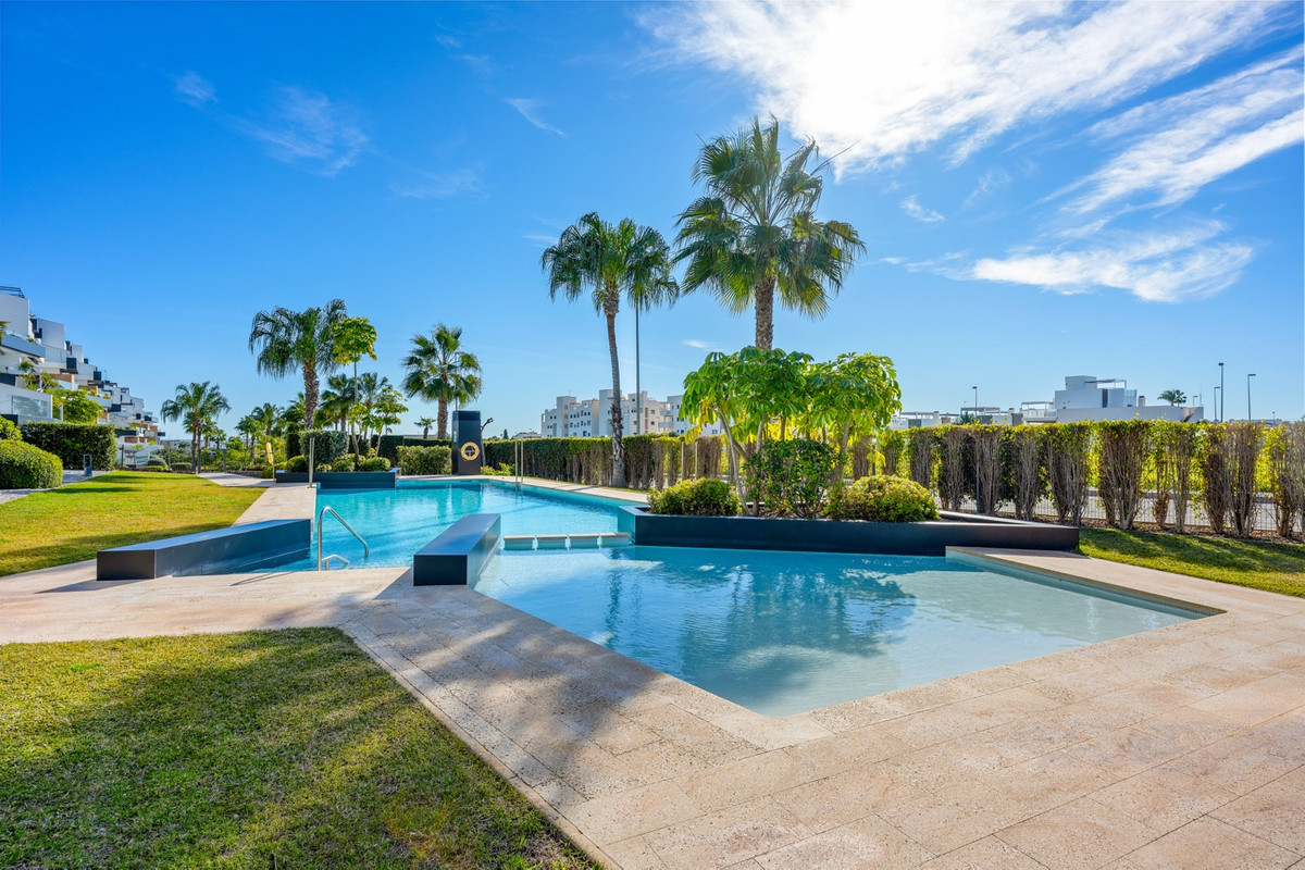 For sale - 3 Bedroom 2 Bathroom Apartment - Penthouse in Orihuela - Villamartin  - Alicante