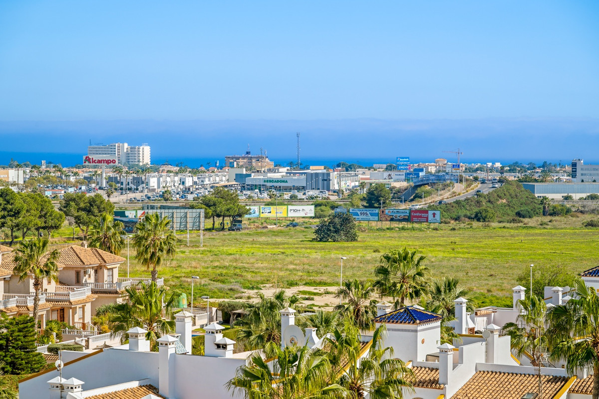 For sale - 3 Bedroom 2 Bathroom Apartment - Penthouse in Orihuela - Villamartin  - Alicante