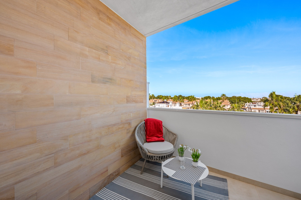 For sale - 3 Bedroom 2 Bathroom Apartment - Penthouse in Orihuela - Villamartin  - Alicante
