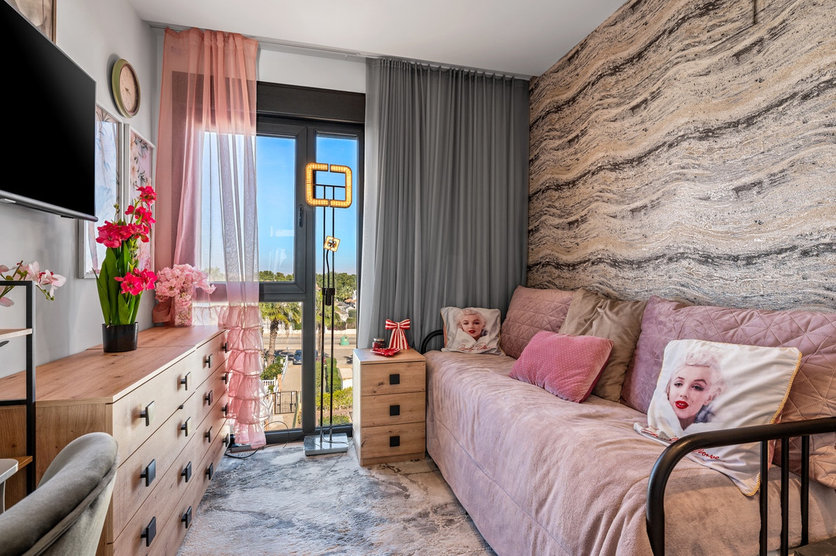For sale - 3 Bedroom 2 Bathroom Apartment - Penthouse in Orihuela - Villamartin  - Alicante