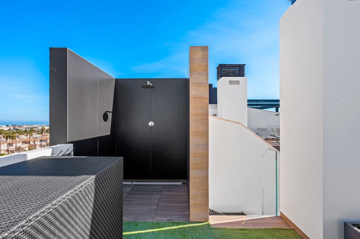 For sale - 3 Bedroom 2 Bathroom Apartment - Penthouse in Orihuela - Villamartin  - Alicante