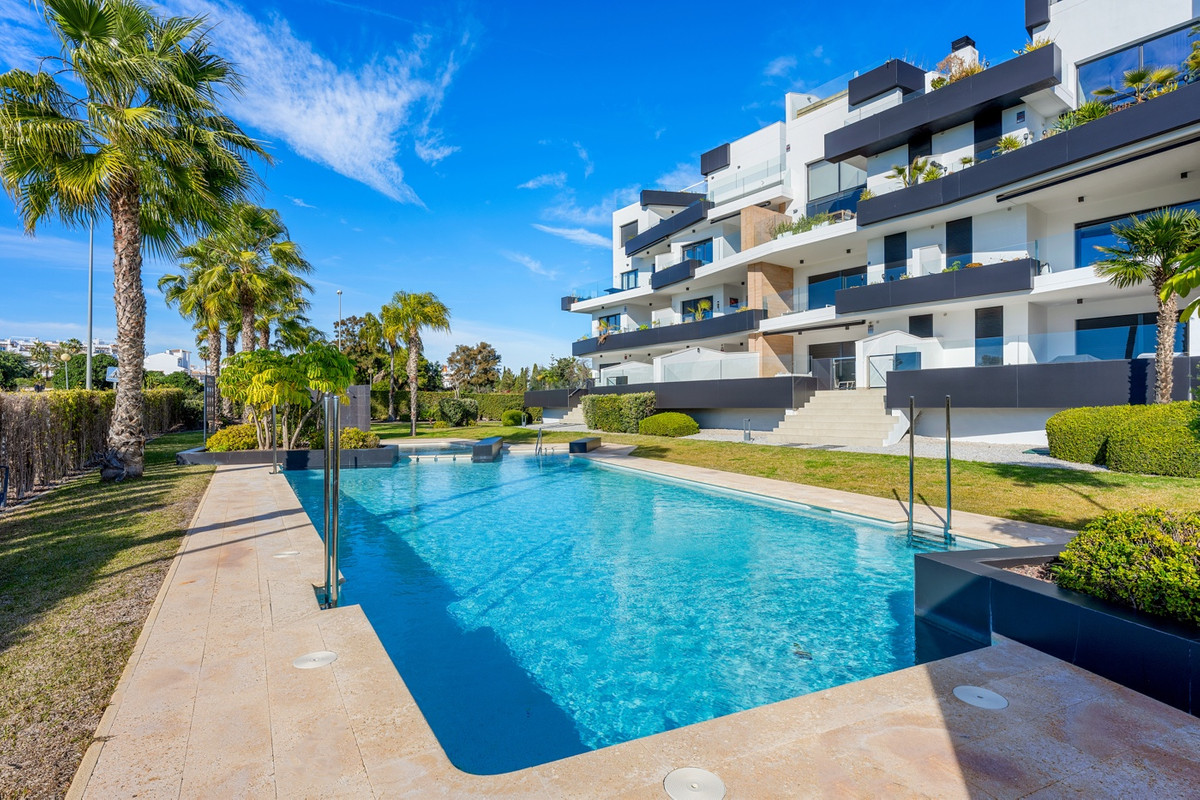 For sale - 3 Bedroom 2 Bathroom Apartment - Penthouse in Orihuela - Villamartin  - Alicante