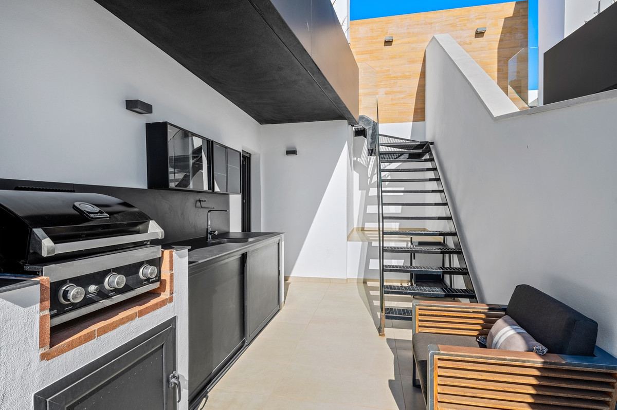 For sale - 3 Bedroom 2 Bathroom Apartment - Penthouse in Orihuela - Villamartin  - Alicante