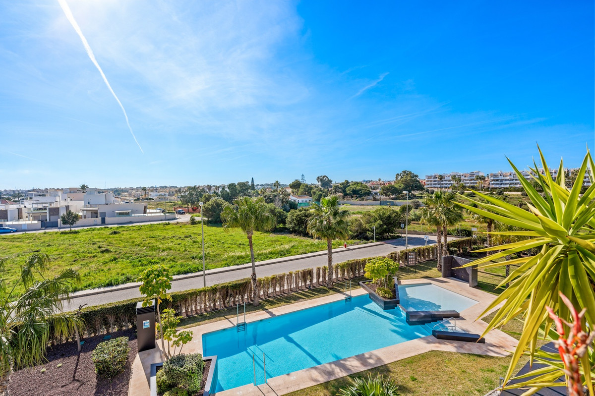 For sale - 3 Bedroom 2 Bathroom Apartment - Penthouse in Orihuela - Villamartin  - Alicante