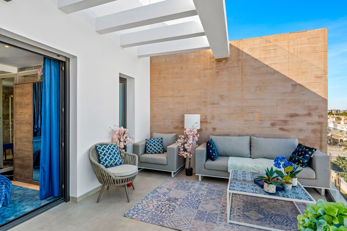 For sale - 3 Bedroom 2 Bathroom Apartment - Penthouse in Orihuela - Villamartin  - Alicante