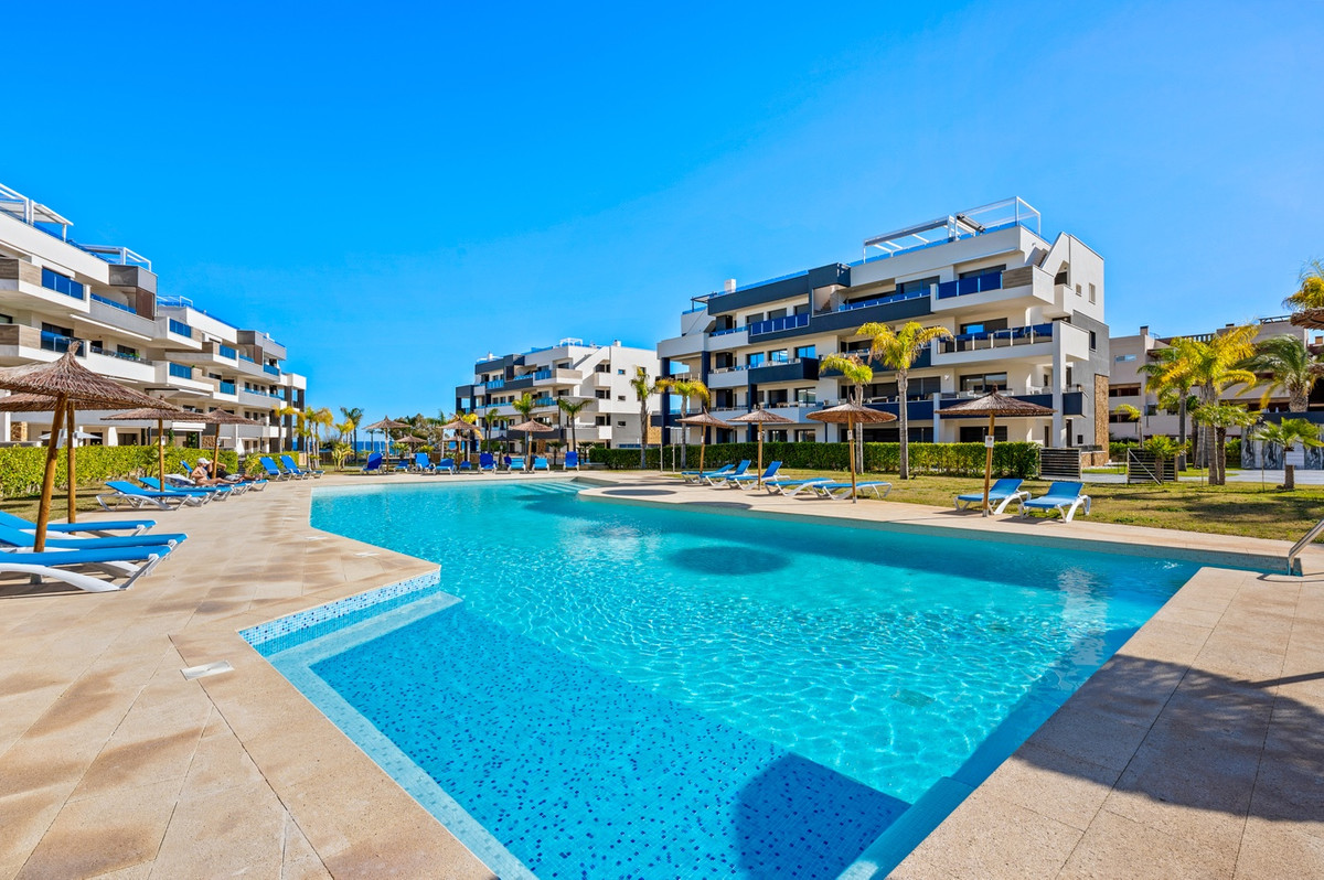 For sale - 3 Bedroom 2 Bathroom Apartment - Ground Floor Apartment in Orihuela - Playa Flamenca  - Alicante