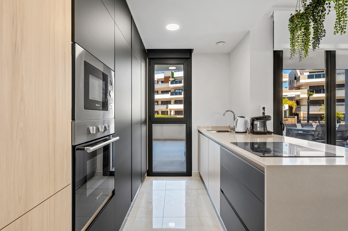 For sale - 3 Bedroom 2 Bathroom Apartment - Ground Floor Apartment in Orihuela - Playa Flamenca  - Alicante