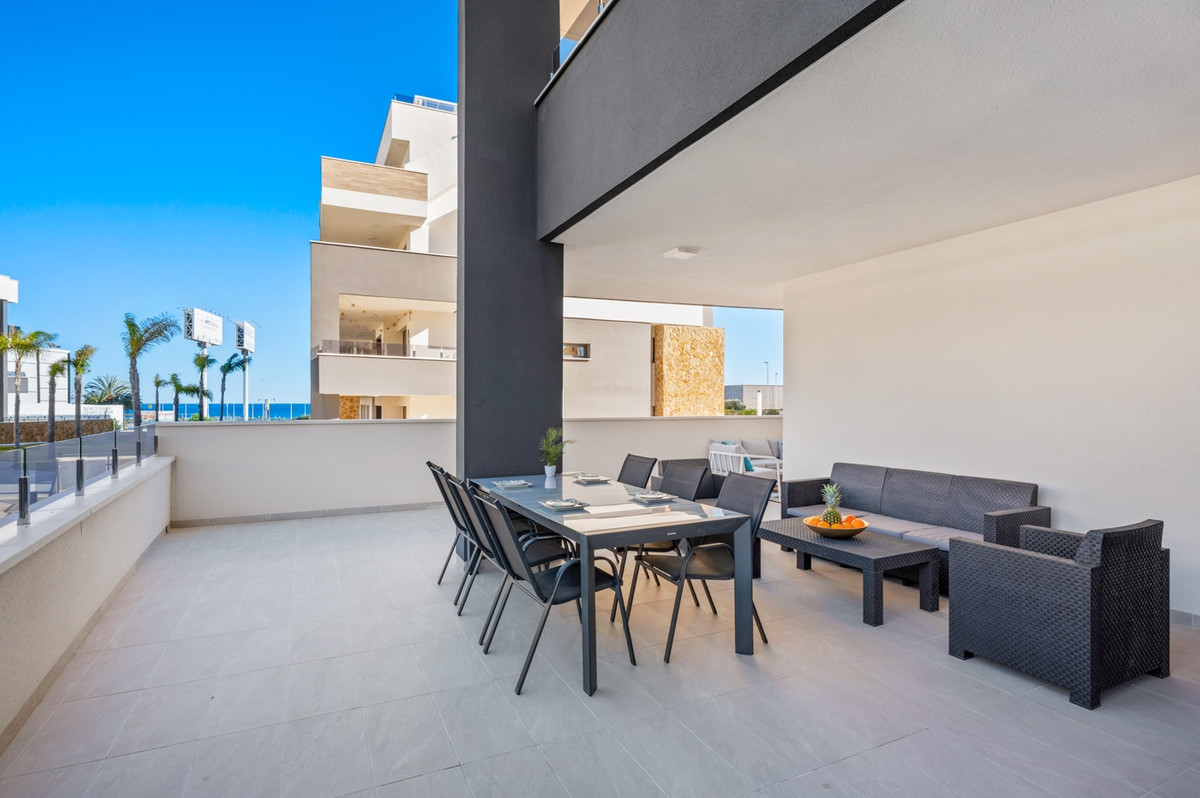 For sale - 3 Bedroom 2 Bathroom Apartment - Ground Floor Apartment in Orihuela - Playa Flamenca  - Alicante