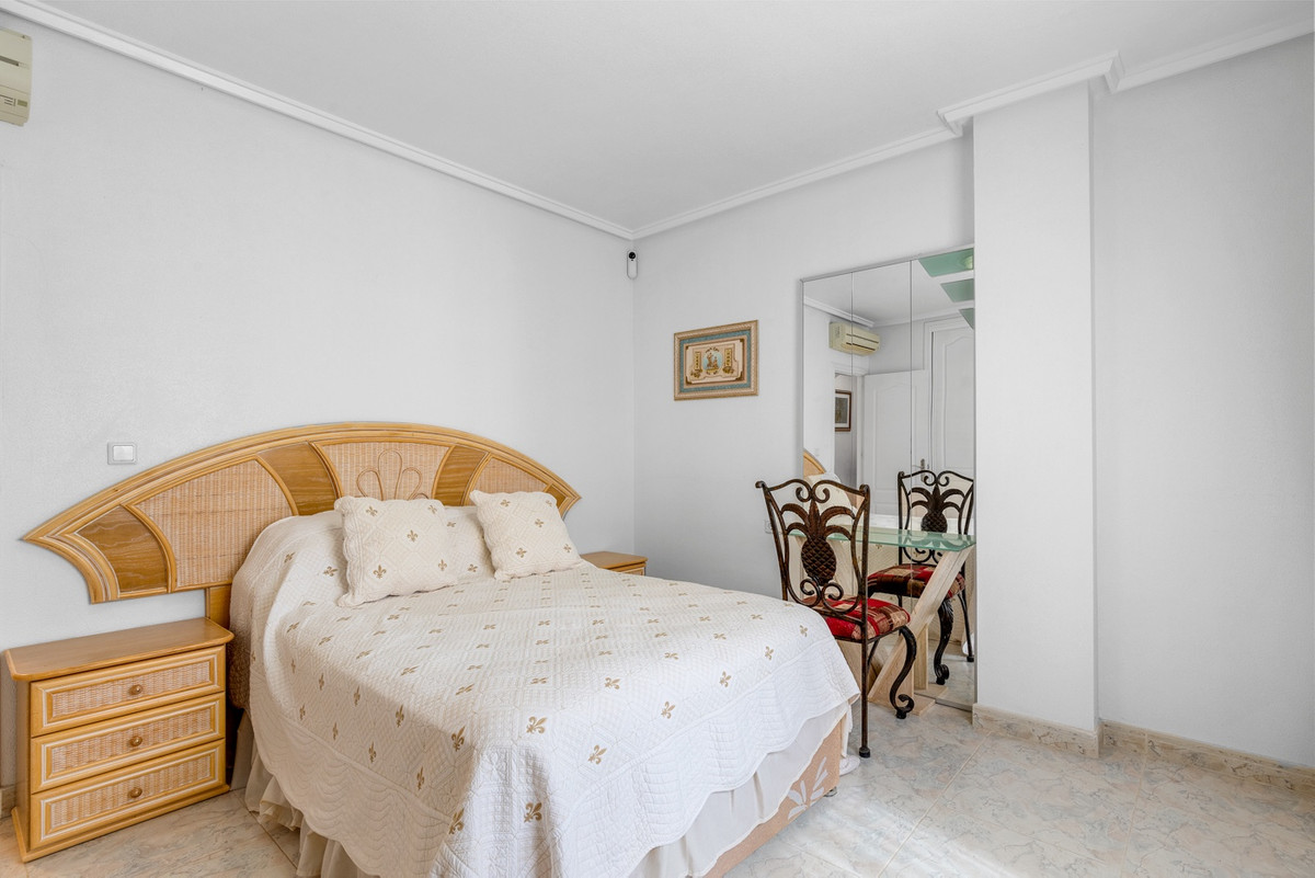 For sale - 7 Bedroom 6 Bathroom House - Detached Villa in Rojales - Ciudad Quesada  - Alicante