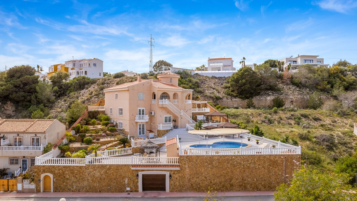 For sale - 7 Bedroom 6 Bathroom House - Detached Villa in Rojales - Ciudad Quesada  - Alicante