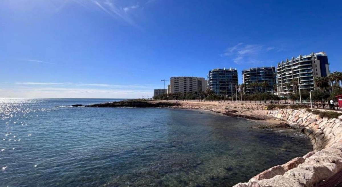 For sale - 3 Bedroom 2 Bathroom Apartment - Middle Floor Apartment in Orihuela - Punta Prima  - Alicante