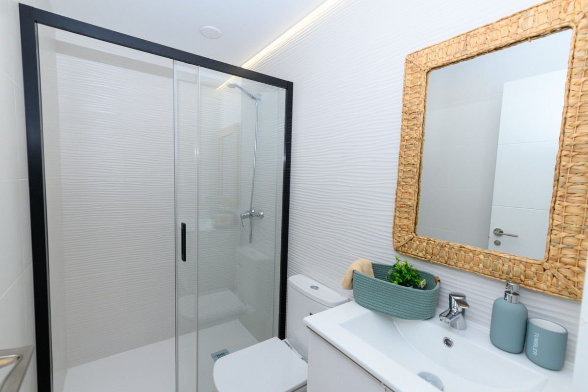 For sale - 3 Bedroom 2 Bathroom Apartment - Middle Floor Apartment in Orihuela - Punta Prima  - Alicante