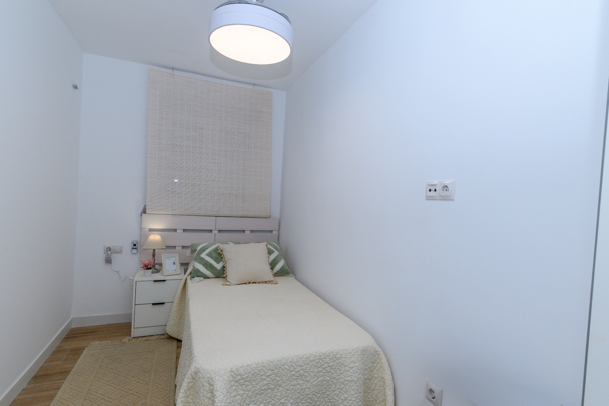 For sale - 3 Bedroom 2 Bathroom Apartment - Middle Floor Apartment in Orihuela - Punta Prima  - Alicante