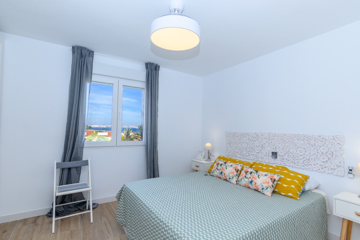 For sale - 3 Bedroom 2 Bathroom Apartment - Middle Floor Apartment in Orihuela - Punta Prima  - Alicante