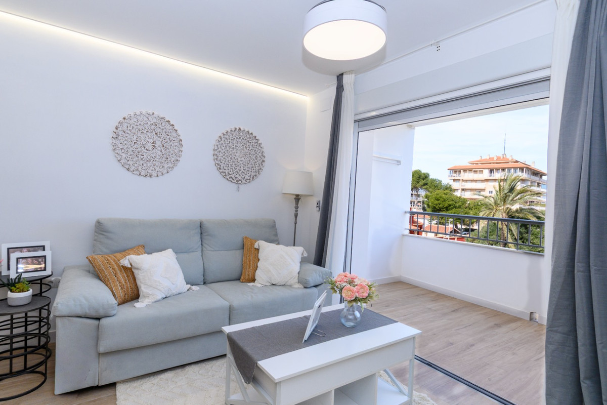 For sale - 3 Bedroom 2 Bathroom Apartment - Middle Floor Apartment in Orihuela - Punta Prima  - Alicante