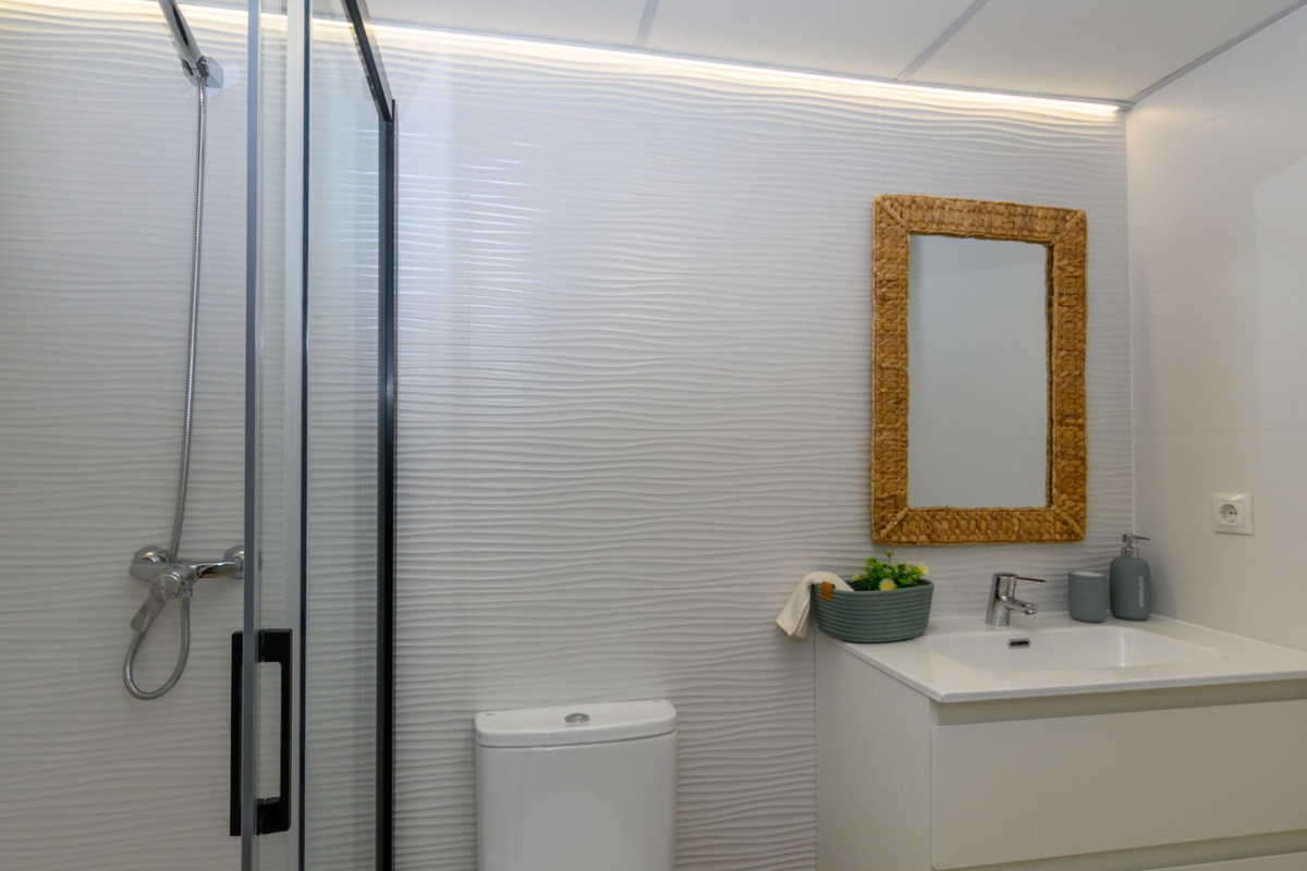 For sale - 3 Bedroom 2 Bathroom Apartment - Middle Floor Apartment in Orihuela - Punta Prima  - Alicante