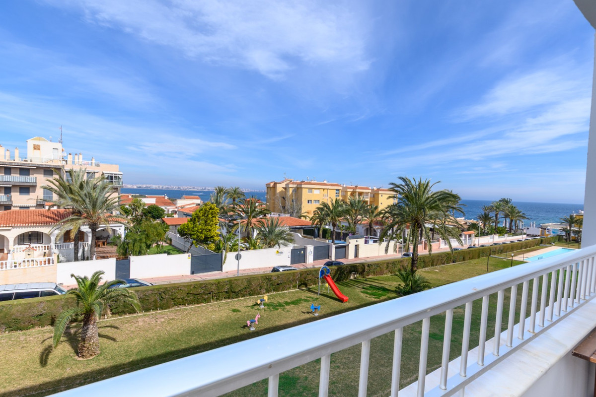 For sale - 3 Bedroom 2 Bathroom Apartment - Middle Floor Apartment in Orihuela - Punta Prima  - Alicante