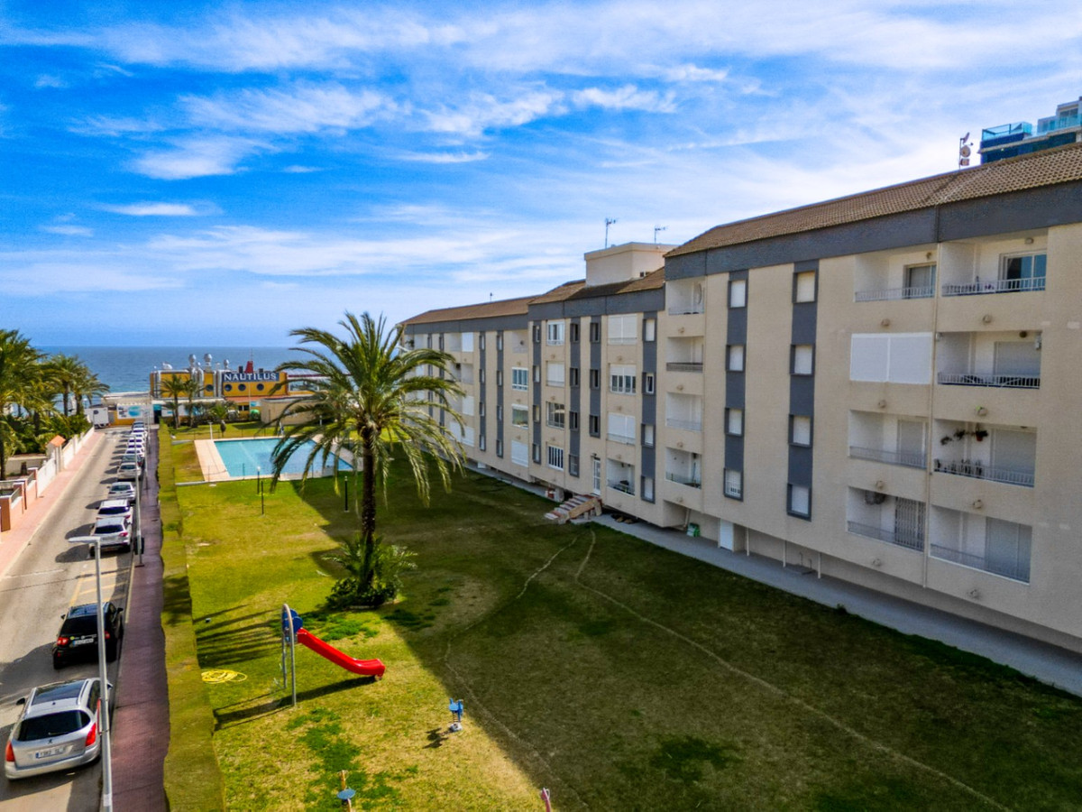 For sale - 3 Bedroom 2 Bathroom Apartment - Middle Floor Apartment in Orihuela - Punta Prima  - Alicante