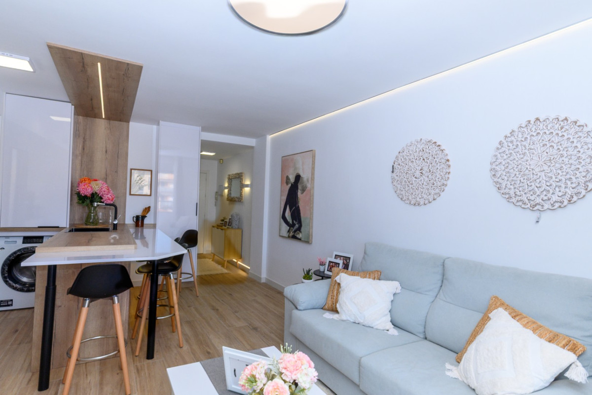 For sale - 3 Bedroom 2 Bathroom Apartment - Middle Floor Apartment in Orihuela - Punta Prima  - Alicante