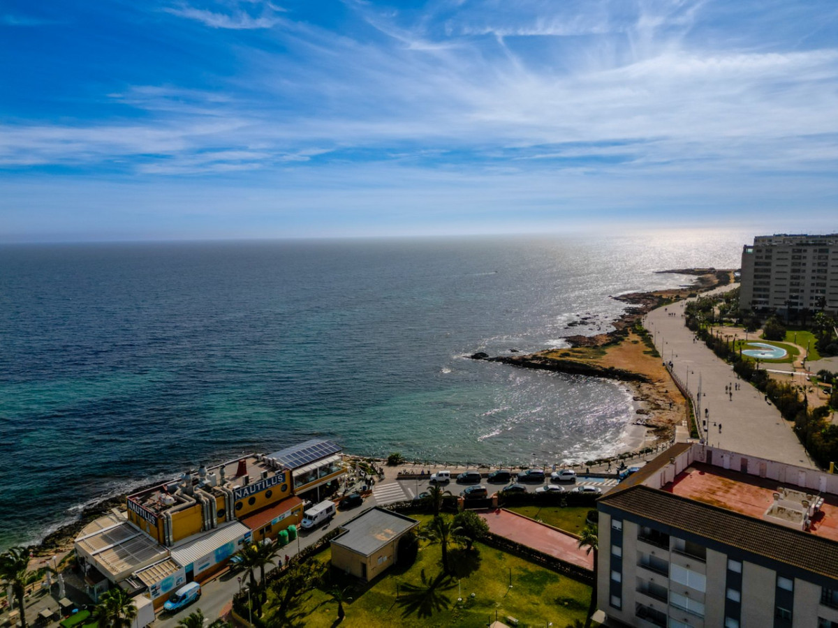 For sale - 3 Bedroom 2 Bathroom Apartment - Middle Floor Apartment in Orihuela - Punta Prima  - Alicante