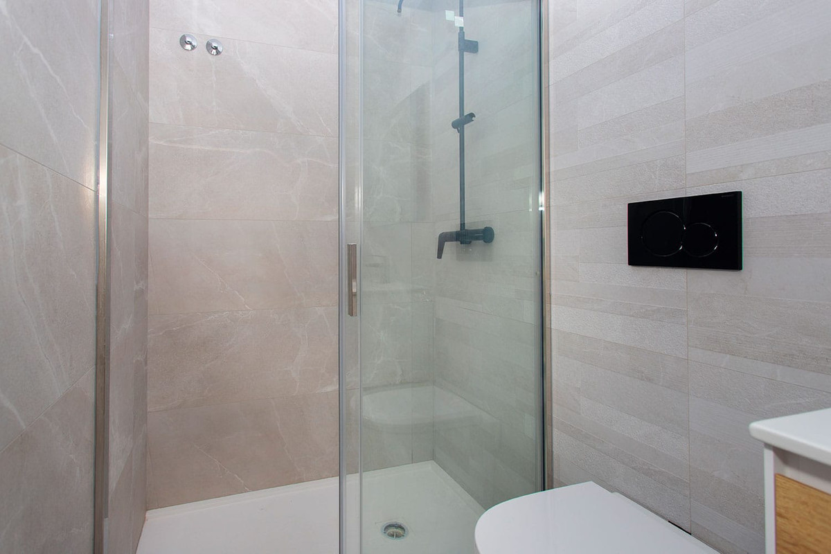 For sale - 2 Bedroom 2 Bathroom Apartment - Middle Floor Apartment in Torrevieja - Torrevieja Centro  - Alicante