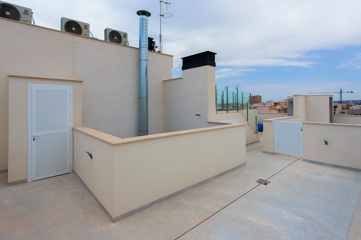 For sale - 2 Bedroom 2 Bathroom Apartment - Middle Floor Apartment in Torrevieja - Torrevieja Centro  - Alicante