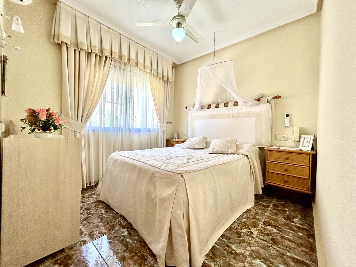 For sale - 3 Bedroom 2 Bathroom House - Townhouse in Orihuela - La Zenia  - Alicante