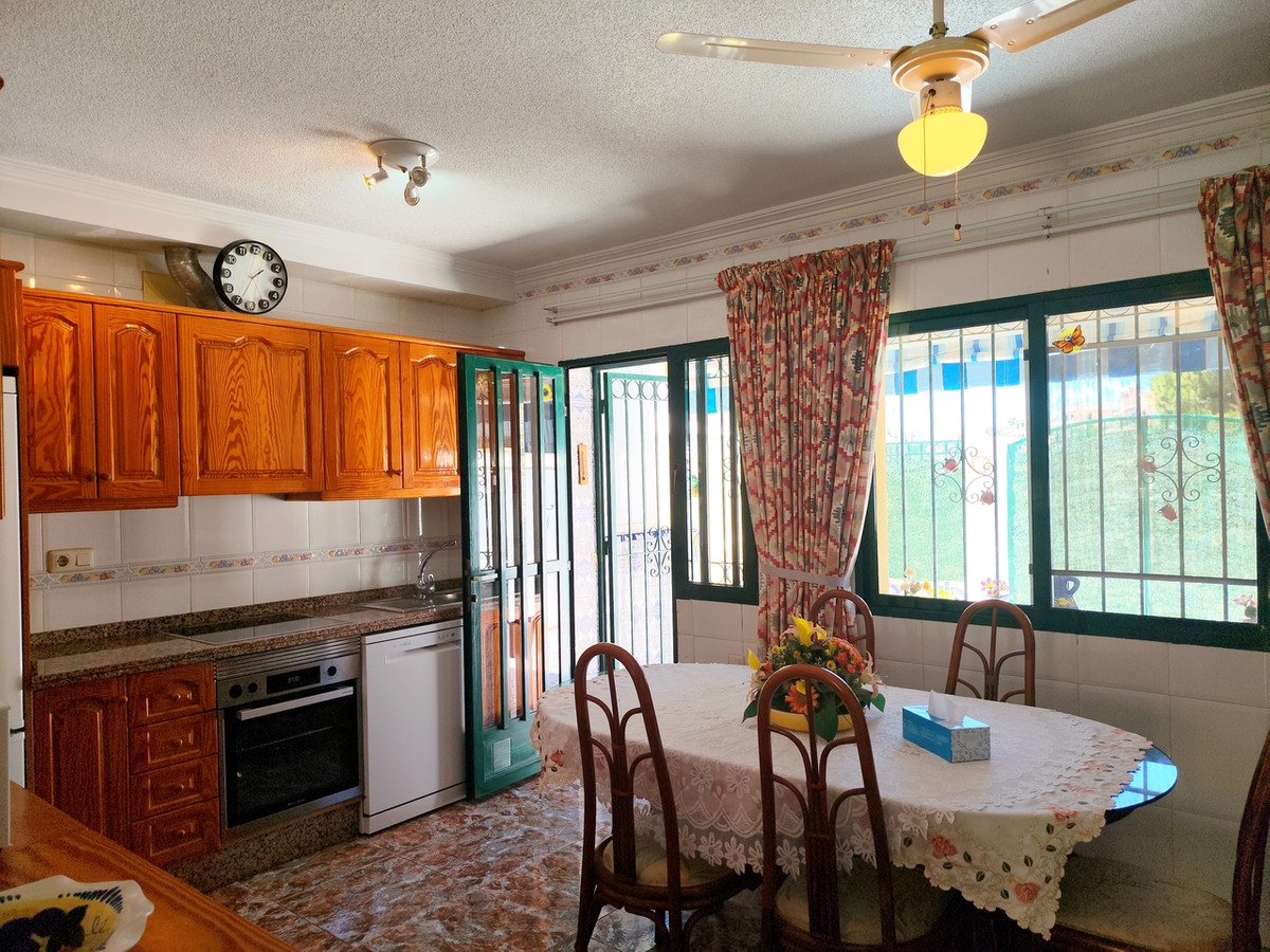For sale - 3 Bedroom 2 Bathroom House - Townhouse in Orihuela - La Zenia  - Alicante