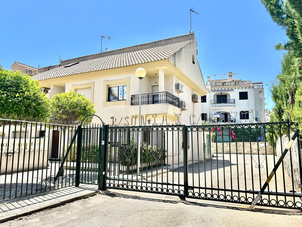 For sale - 3 Bedroom 2 Bathroom House - Townhouse in Orihuela - La Zenia  - Alicante