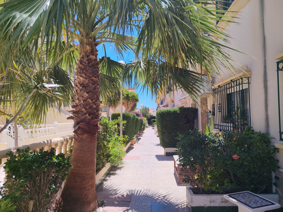 For sale - 3 Bedroom 2 Bathroom House - Townhouse in Orihuela - La Zenia  - Alicante
